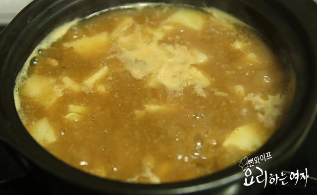 Simmer the doenjang stew — step photo 3