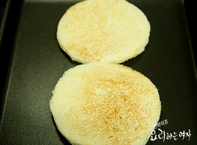 Toast and pan-fry the ingredients — step photo