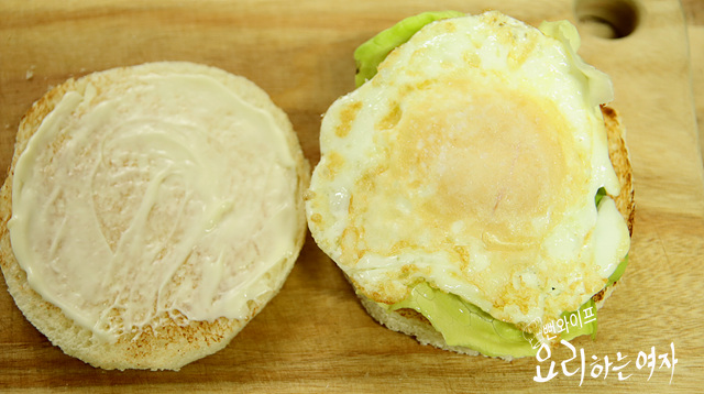 Assemble the sandwich — step photo 1