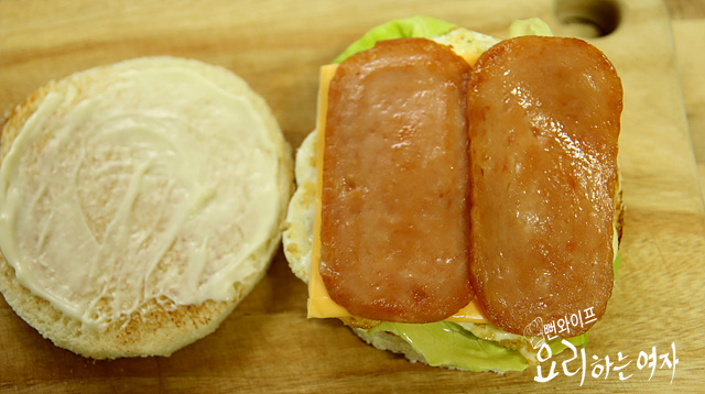 Assemble the sandwich — step photo 2