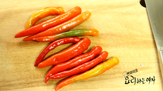 Slice the chili peppers — step photo 1