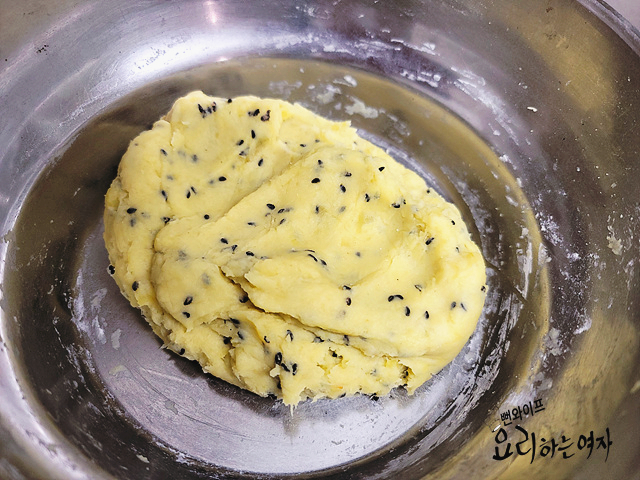 Knead the dough — step photo 2