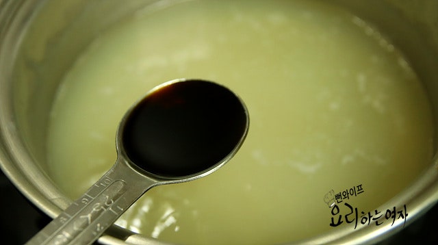 Season the broth — step photo 1