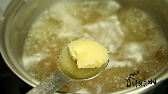 Season the broth — step photo 2