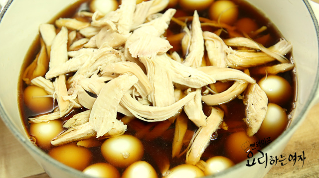 Braise in the soy liquid — step photo 2