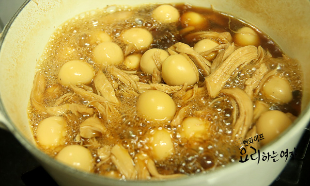 Braise in the soy liquid — step photo 2