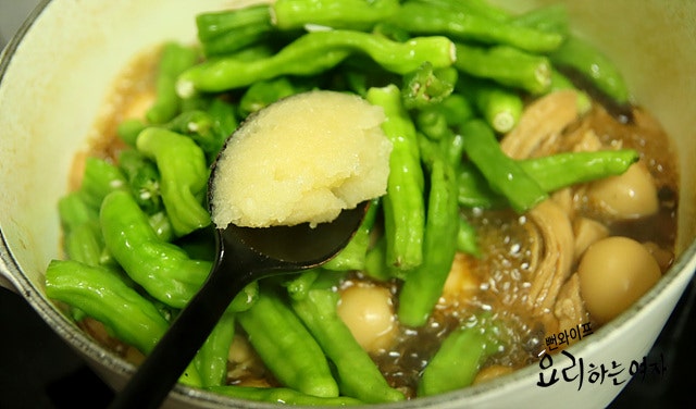 Braise in the soy liquid — step photo 1