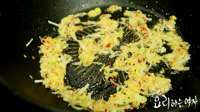 Make the stir-fried fish cakes — step photo 2