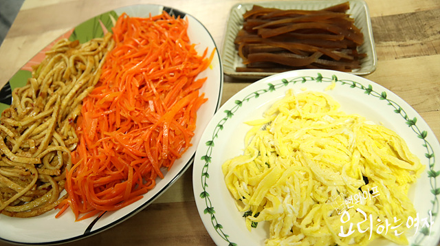 Roll the gimbap — step photo 1