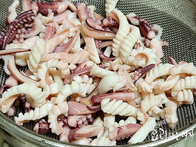 Clean and prep the squid — step photo 2
