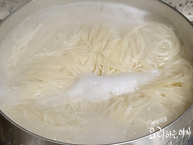 Boil the noodles — step photo 1