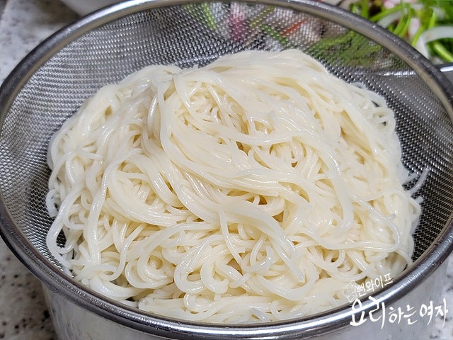 Boil the noodles — step photo 2