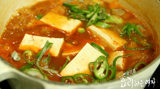 Simmer the kimchi jjigae — step photo 3