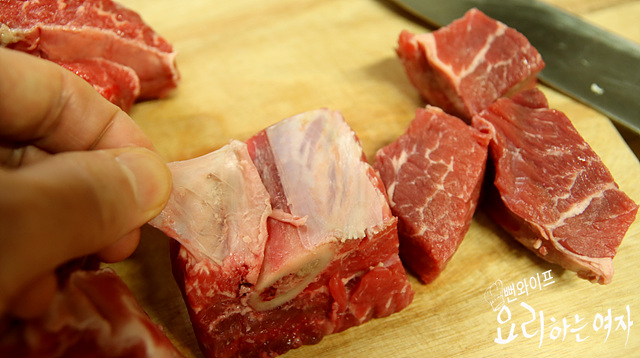 Trim the beef short ribs — step photo