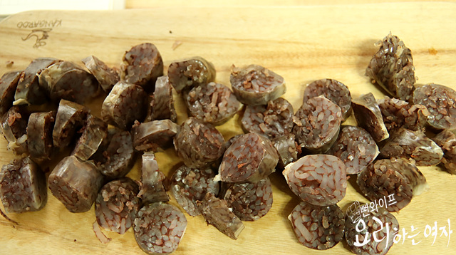 Slice the blood sausage — step photo