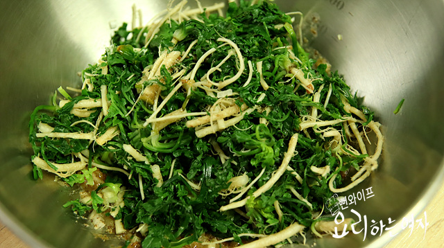 Toss the greens — step photo 1