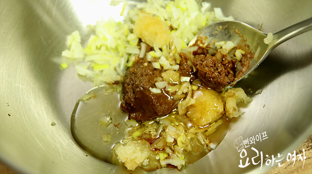 Make the doenjang seasoning — step photo 1
