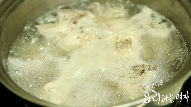 鶏肉を下ゆでする — 手順の写真
