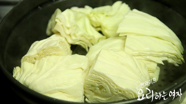 Steam the cabbage — step photo 2