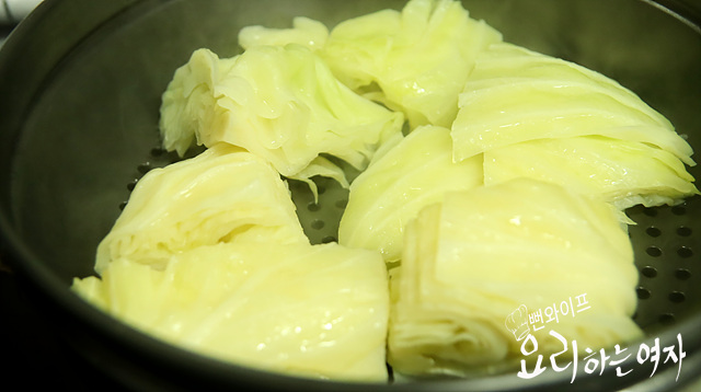 Steam the cabbage — step photo 2