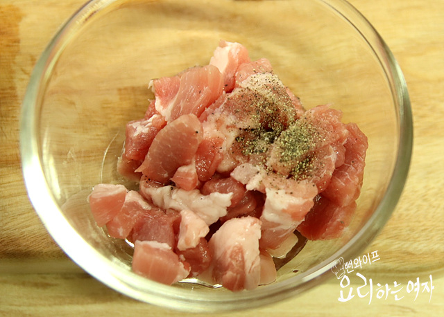 Season the meat and kimchi — step photo 1