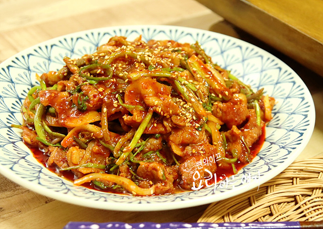セリたっぷりチェユクポックム（豚肉の炒め物）の完成写真