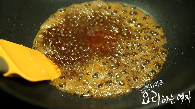 Stir-fry in soy sauce seasoning — step photo 1