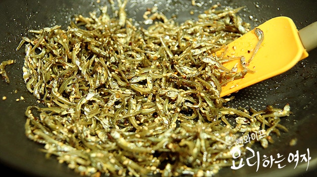 Stir-fry in soy sauce seasoning — step photo 2
