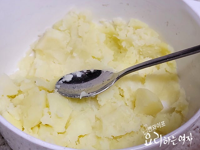 電子レンジでじゃがいもを加熱する — 手順の写真