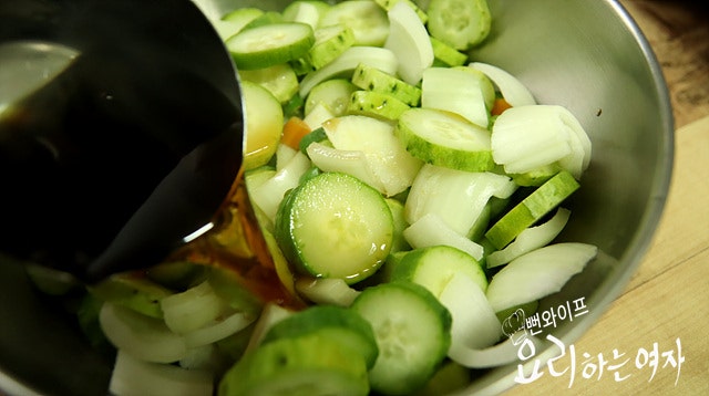 Pour the pickling liquid — step photo