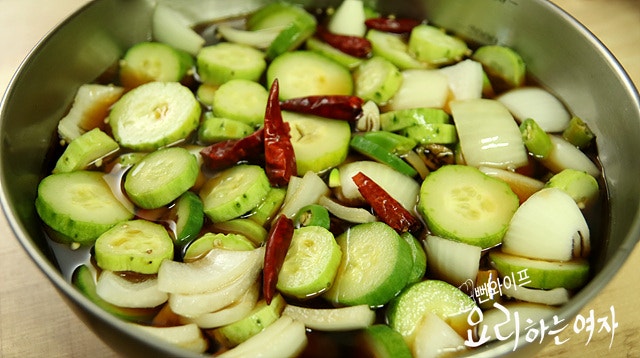 Pour the pickling liquid — step photo 1