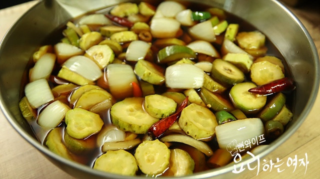 Pour the pickling liquid — step photo 2