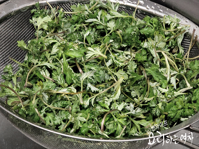 Clean the mugwort — step photo 2