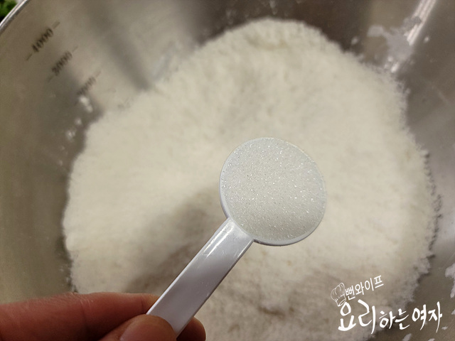 Season the rice flour — step photo 2