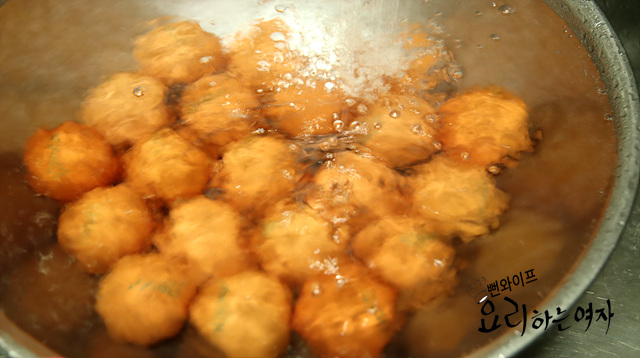 Boil the eggs to a soft-boiled stage — step photo