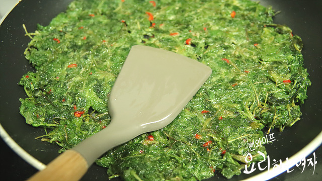 Pan-fry the pancakes — step photo 1