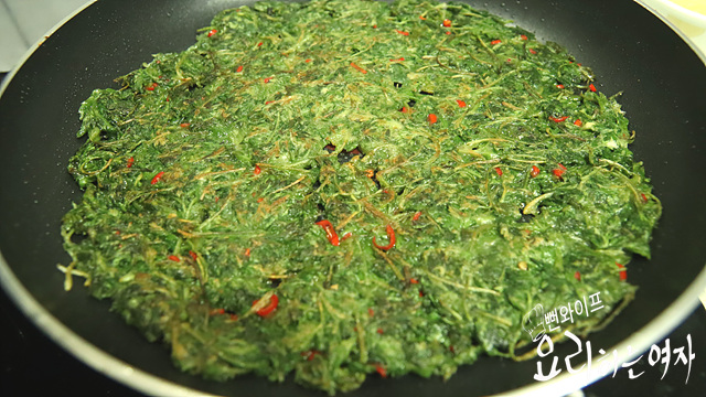 Pan-fry the pancakes — step photo 2