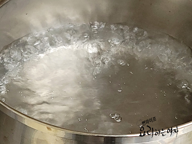 麺をゆでる — 手順の写真 1