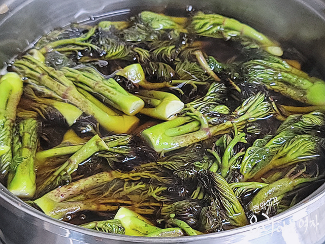 Steep in the soy brine — step photo 2
