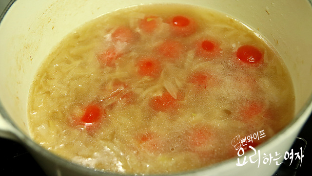 Add tomatoes and simmer — step photo