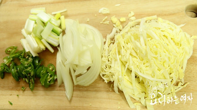 チャンポンソース作りと野菜切り — 手順の写真 2