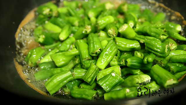 Simmer the shishito peppers — step photo 2