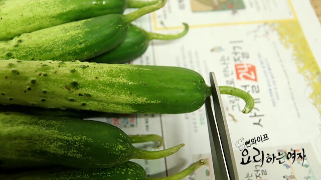 Prepare the cucumbers — step photo