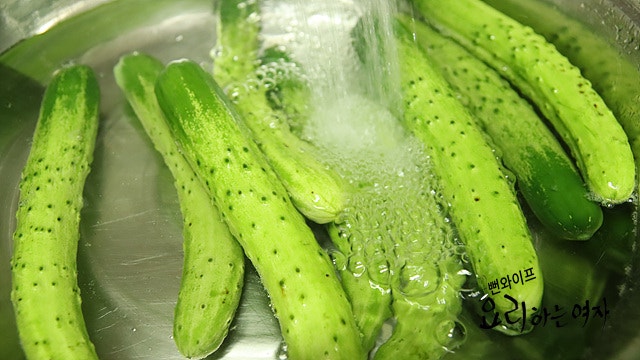 Prepare the cucumbers — step photo 2