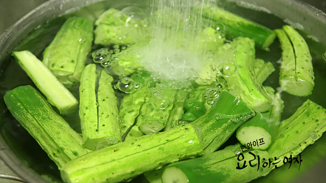 Pickle the cucumbers — step photo 1