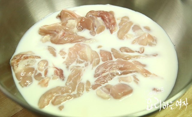Trim the chicken neck meat — step photo 1