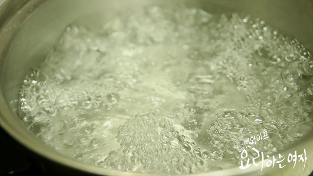 Blanch the shoots — step photo 2