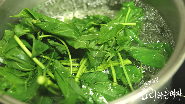 Blanch the shoots — step photo 1