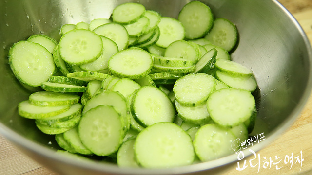 Salt the cucumbers — step photo 2