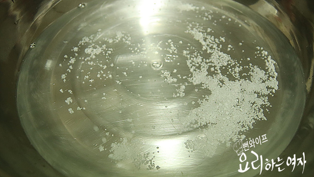 Salt the shoots — step photo 1